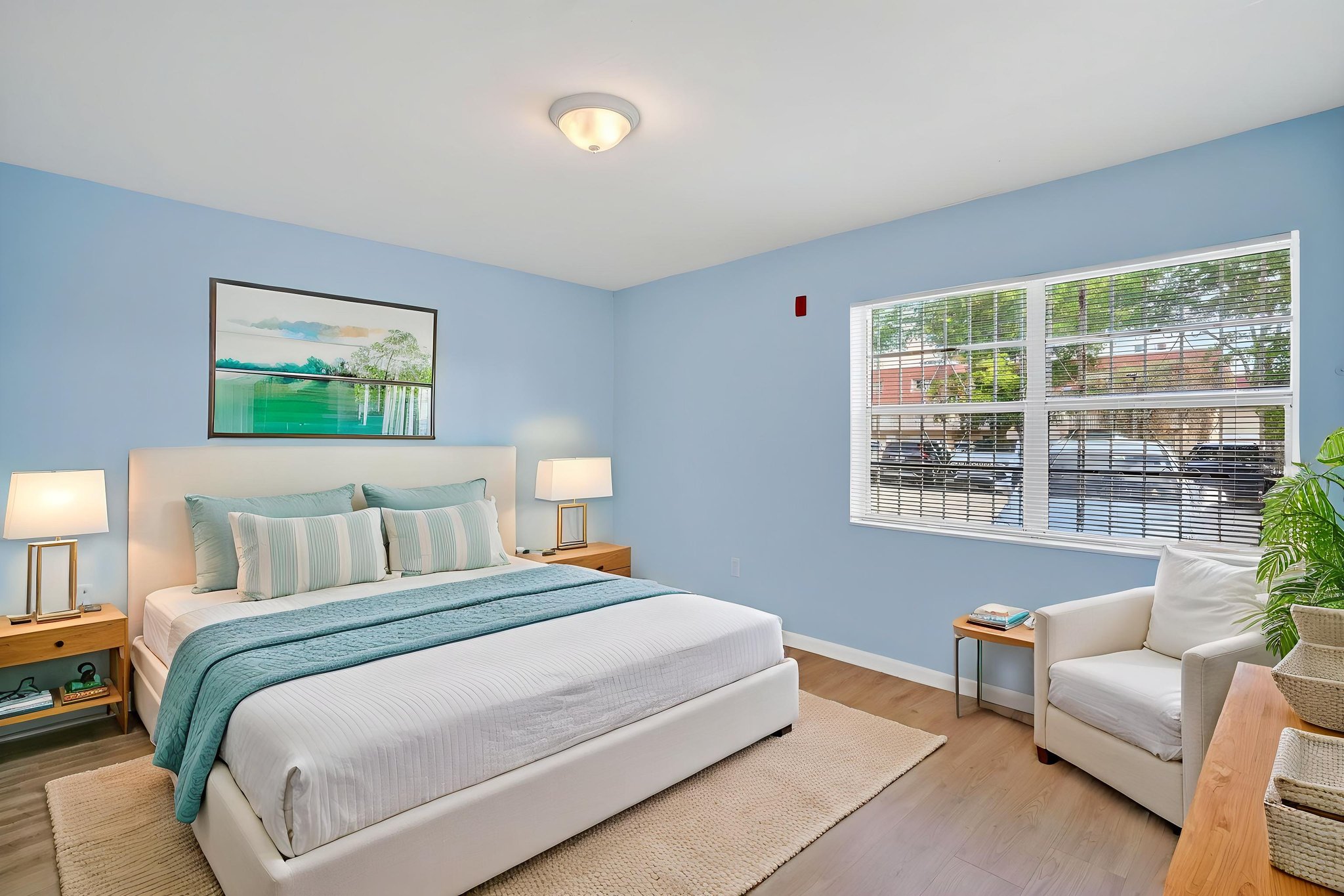 DSC00546 virtually staged.jpeg