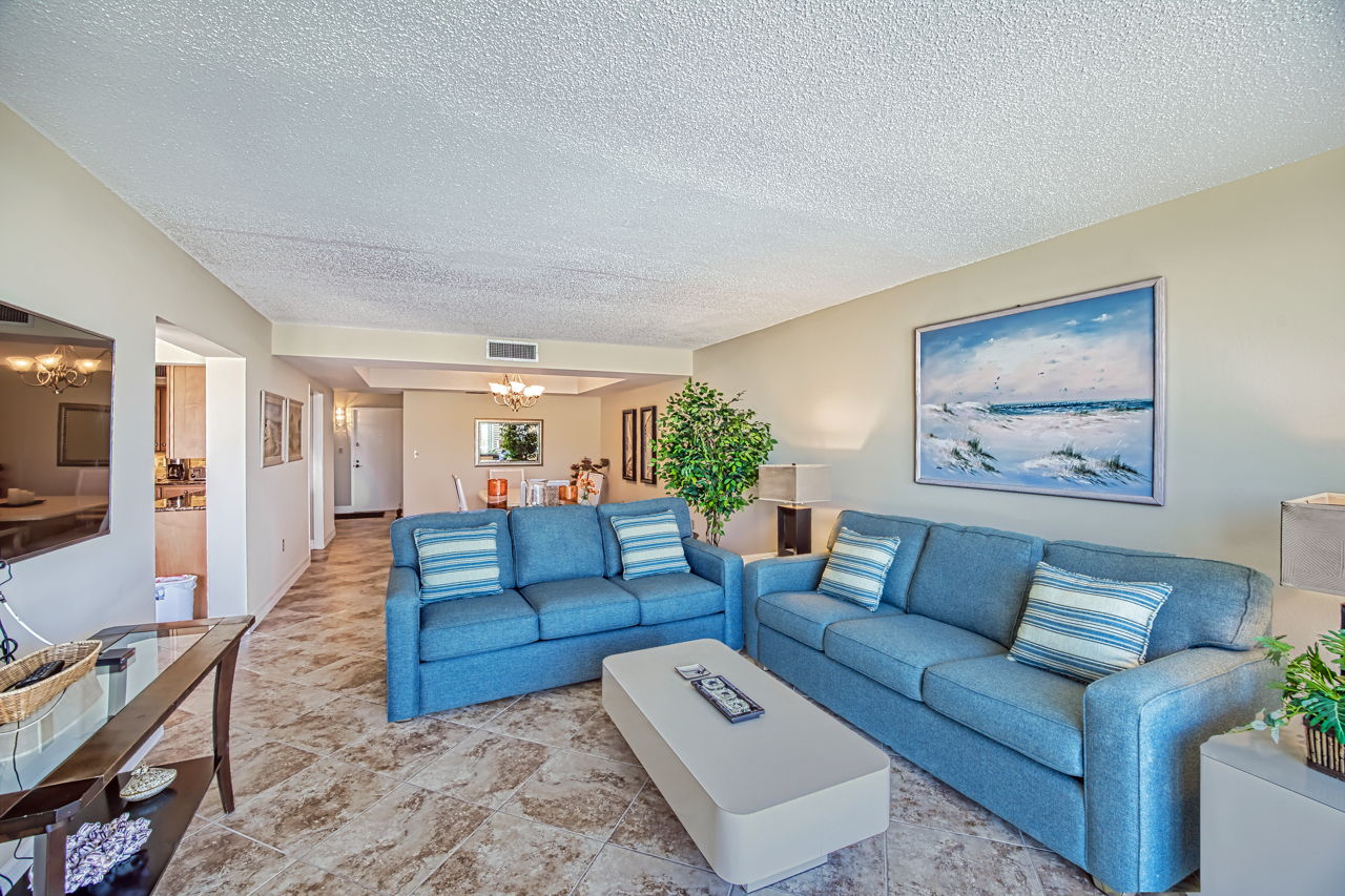 19-Great-Room-from-Deck