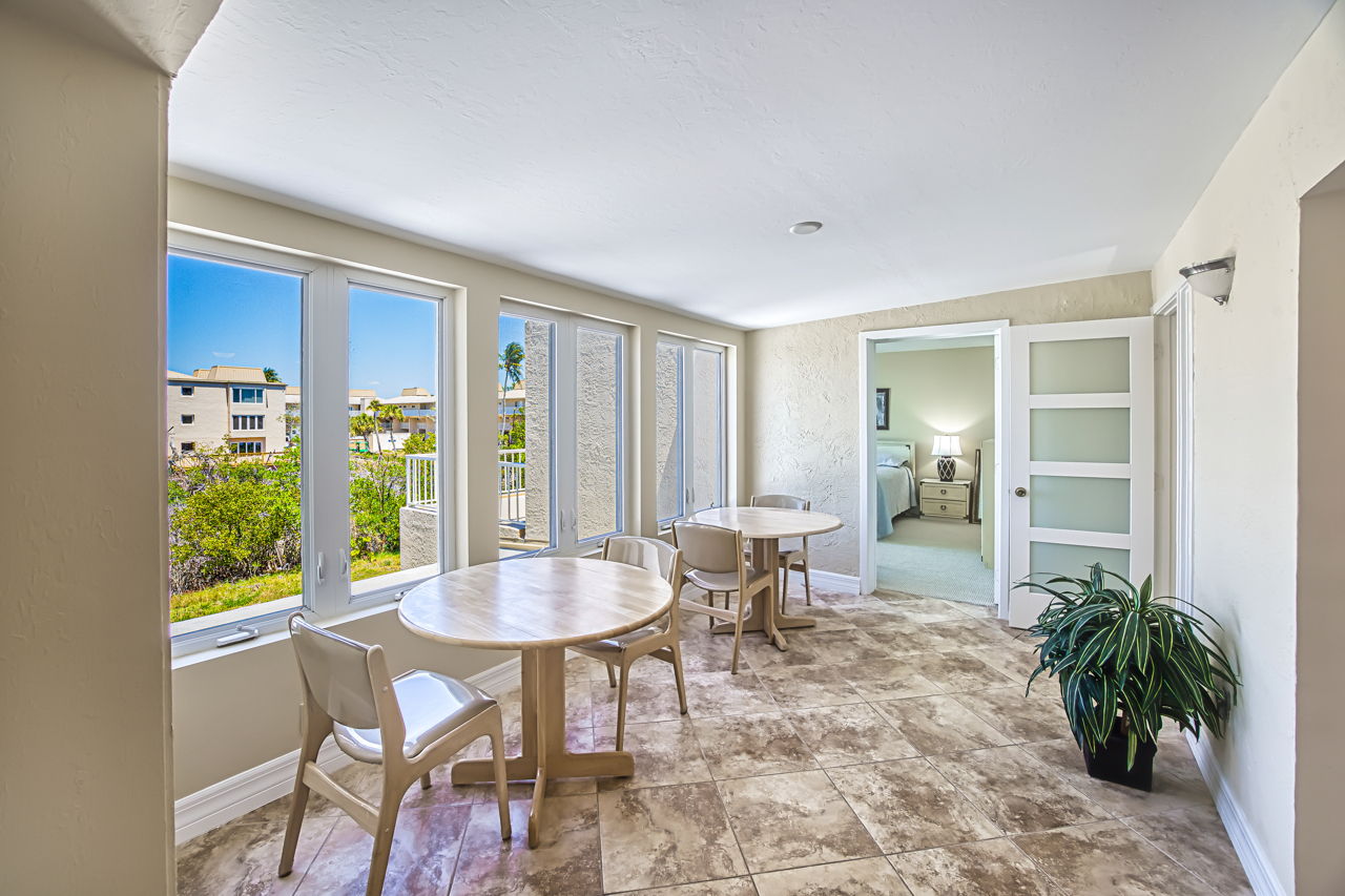 22-Breakfast-Room