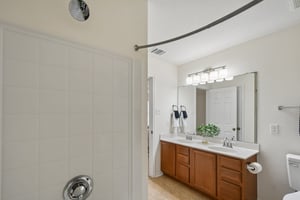 Thomas Cove-S2008-027.jpg