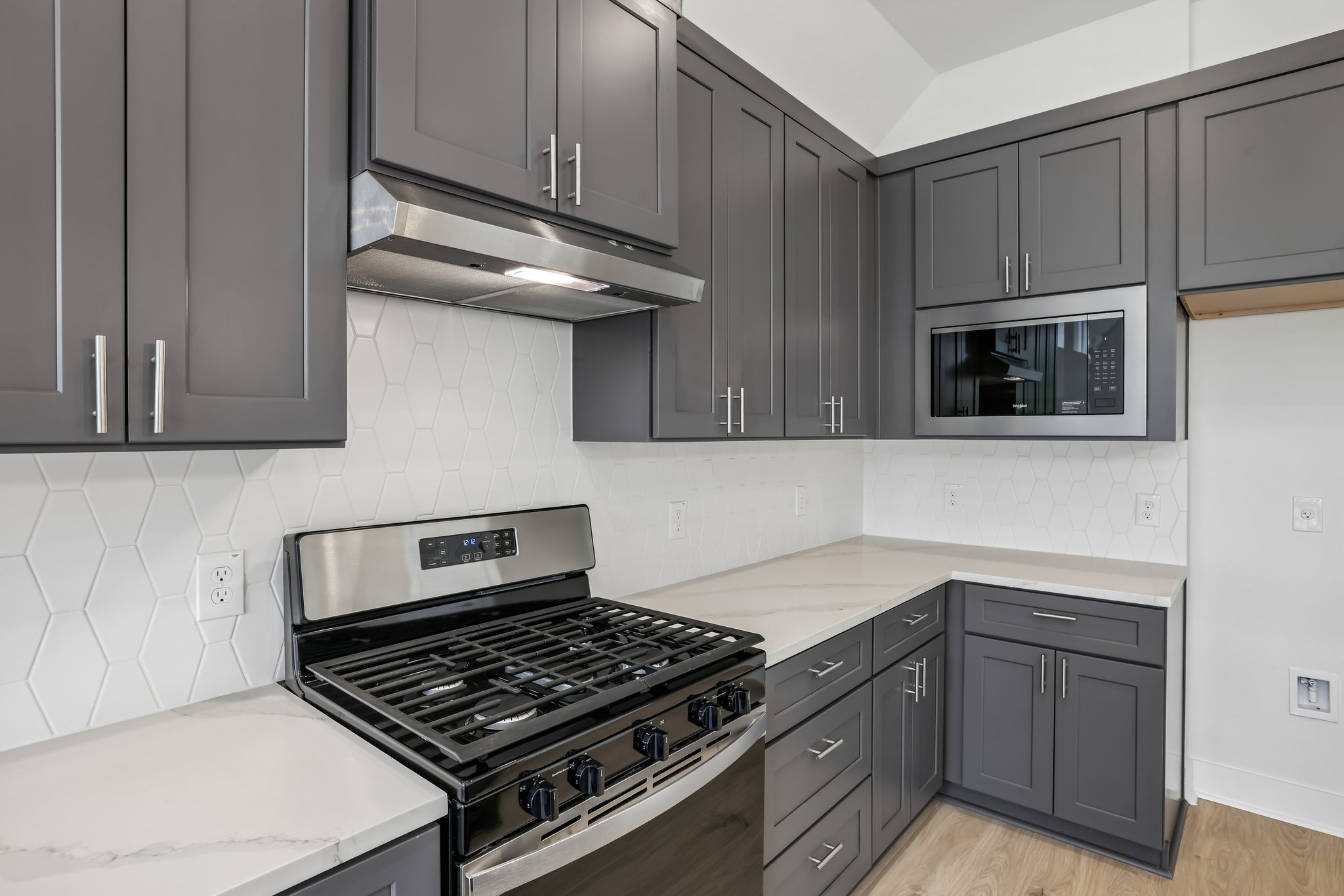 W 56th St 1104-S0805-015.jpg