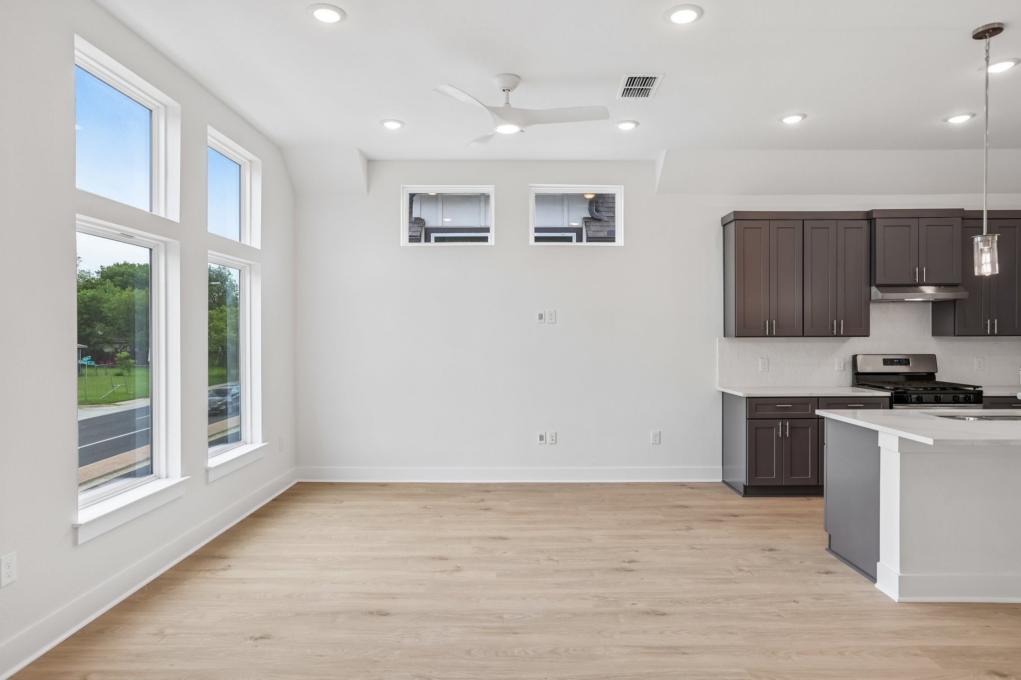 W 56th St 1104-S0805-017.jpg