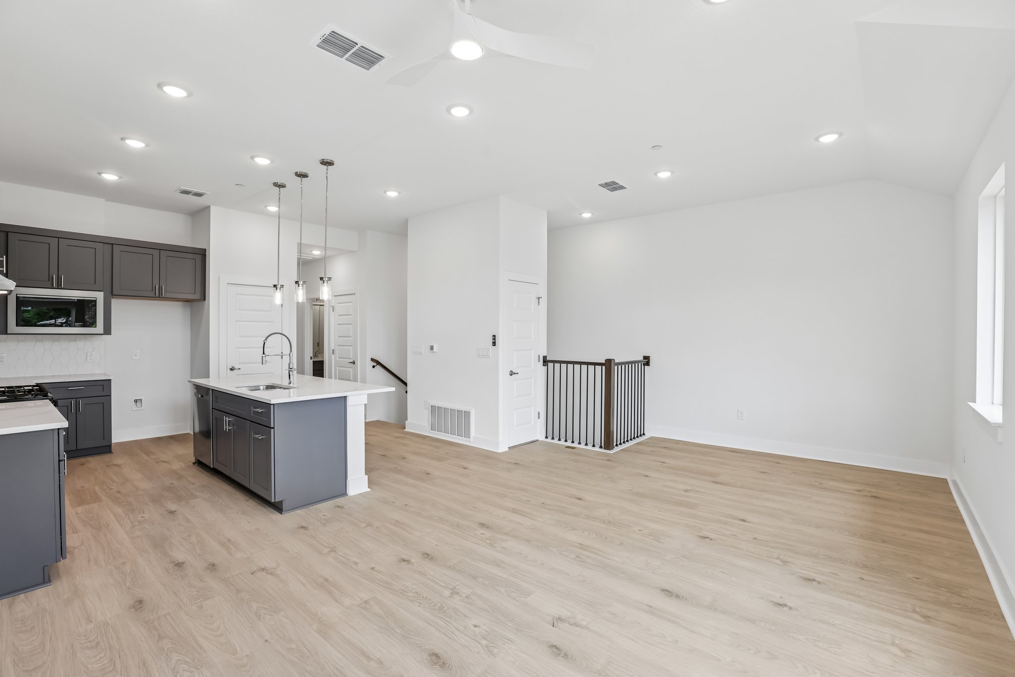 W 56th St 1104-S0805-018.jpg