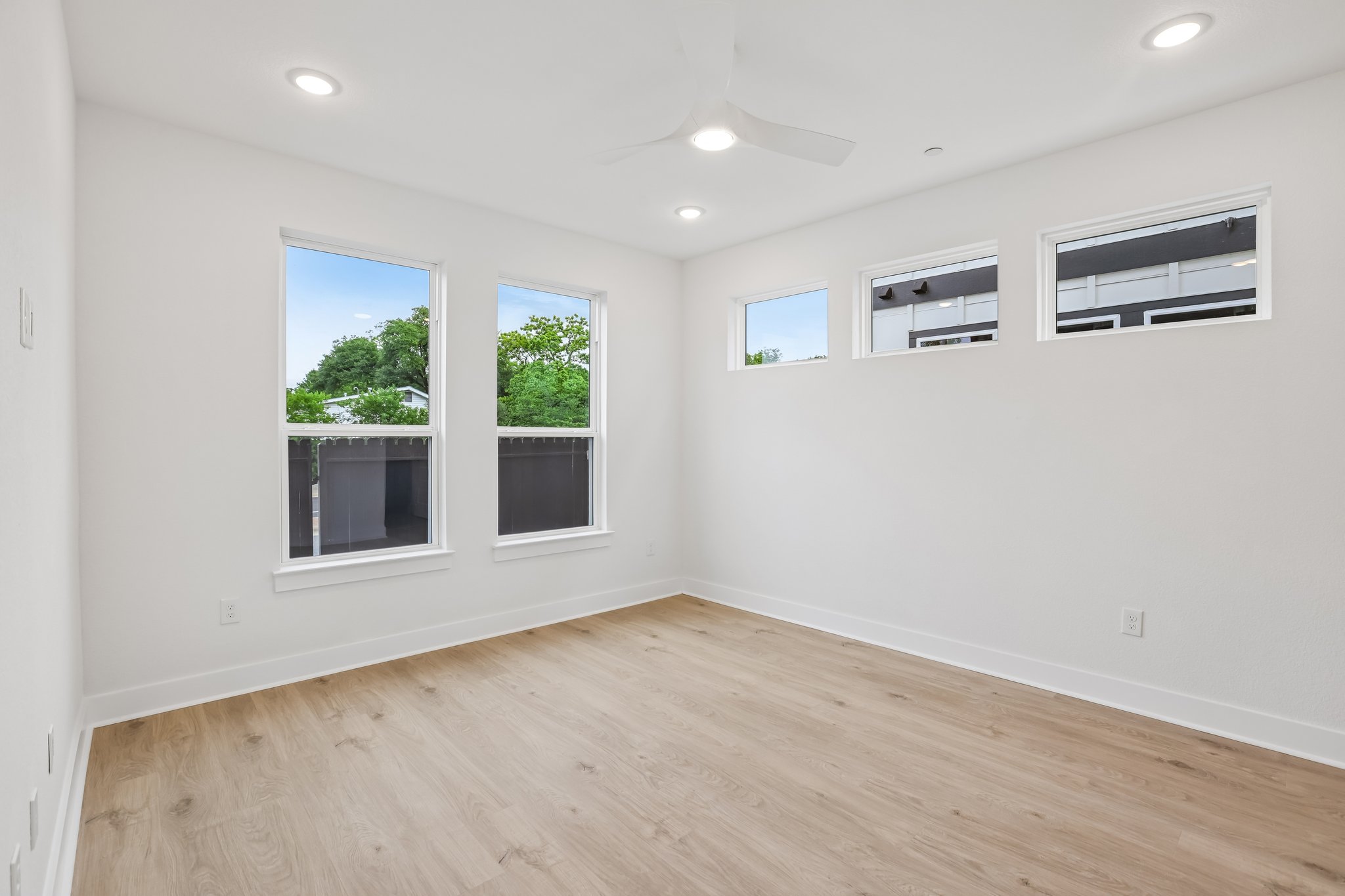 W 56th St 1104-S0805-020.jpg