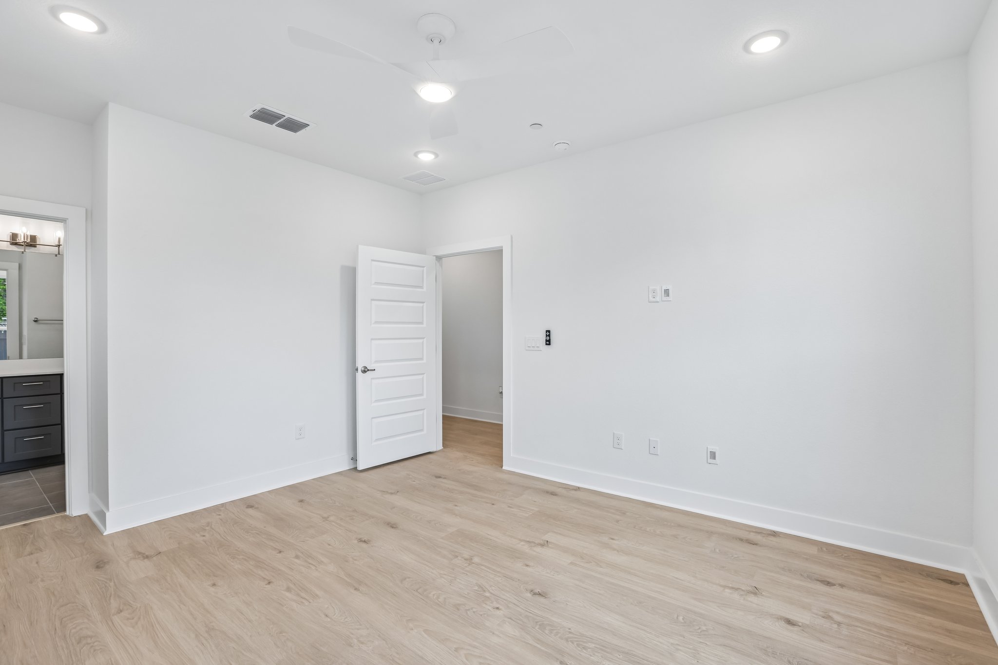 W 56th St 1104-S0805-022.jpg