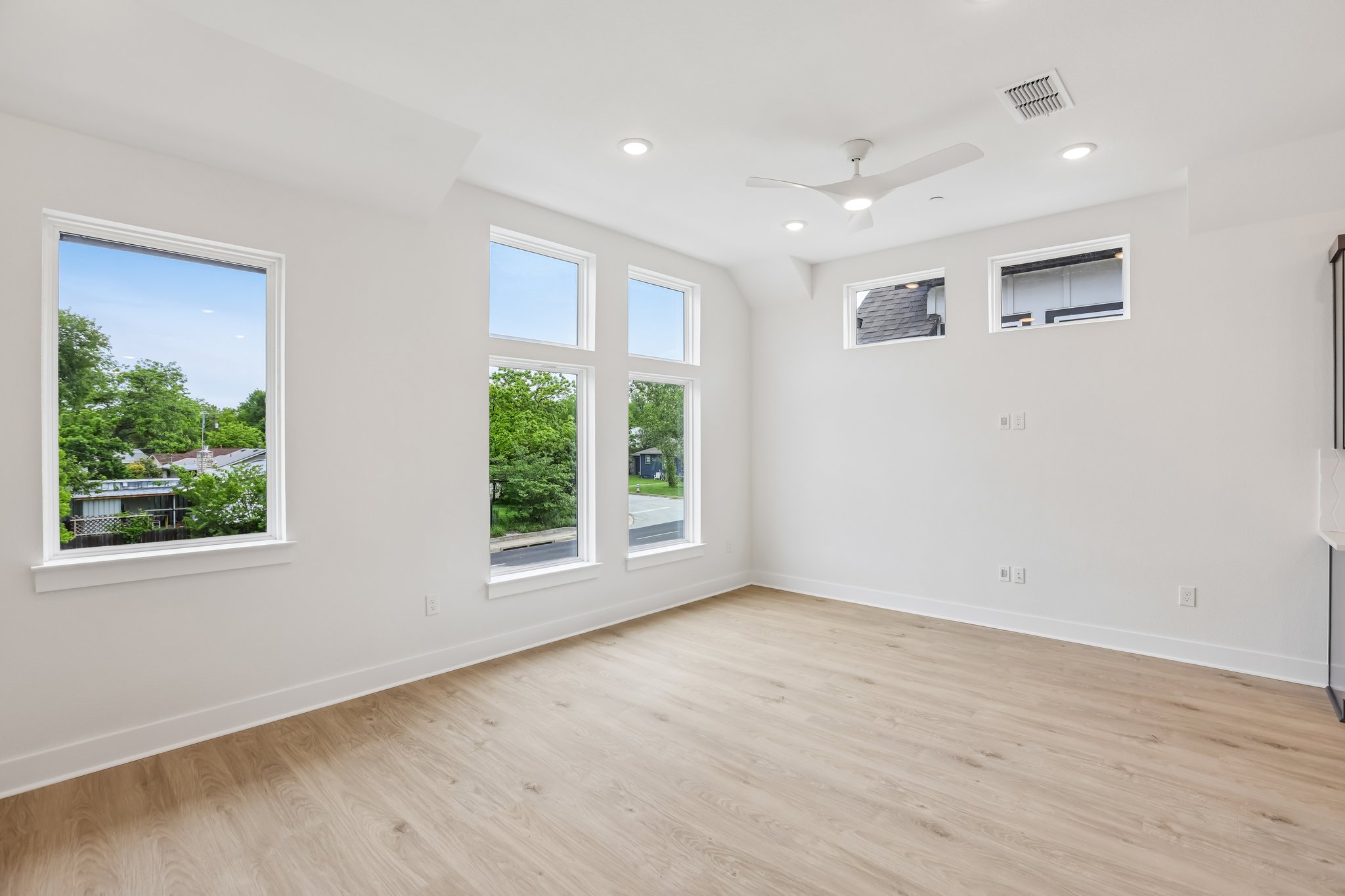W 56th St 1104-S0805-028.jpg