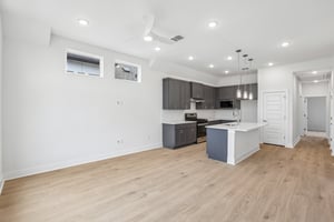 W 56th St 1104-S0805-007.jpg