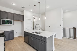 W 56th St 1104-S0805-010.jpg