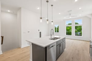W 56th St 1104-S0805-011.jpg