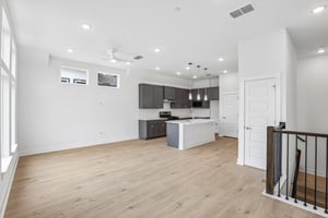 W 56th St 1104-S0805-016.jpg