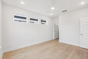 W 56th St 1104-S0805-021.jpg