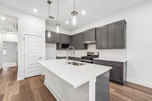 W 56th St 2103-S0805-010.jpg