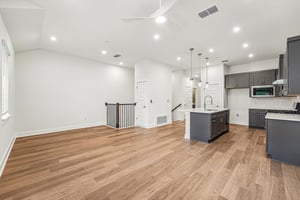 W 56th St 2103-S0805-011.jpg