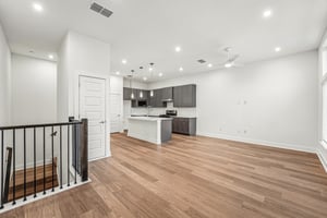 W 56th St 2103-S0805-012.jpg