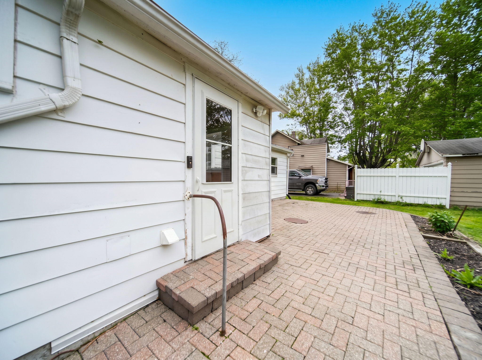 C.H.- 200 W Main St, Waldo-60