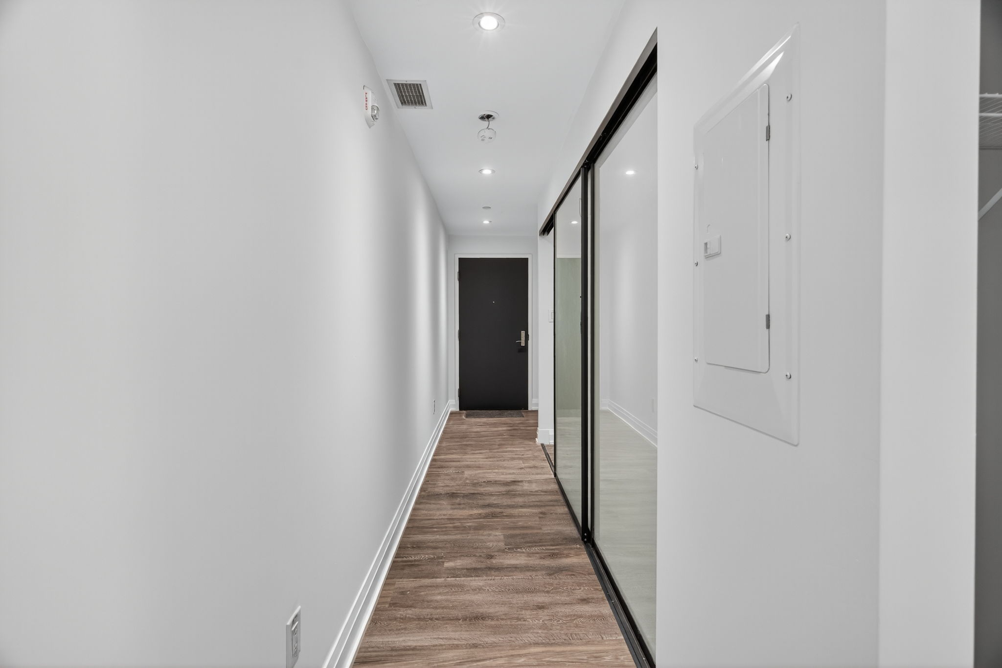 200 Woodbine Ave Unit 402 Toronto, ON M4L 3P2
