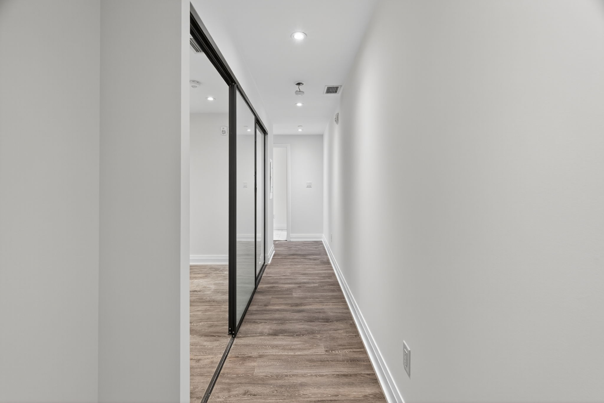 200 Woodbine Ave Unit 402 Toronto, ON M4L 3P2