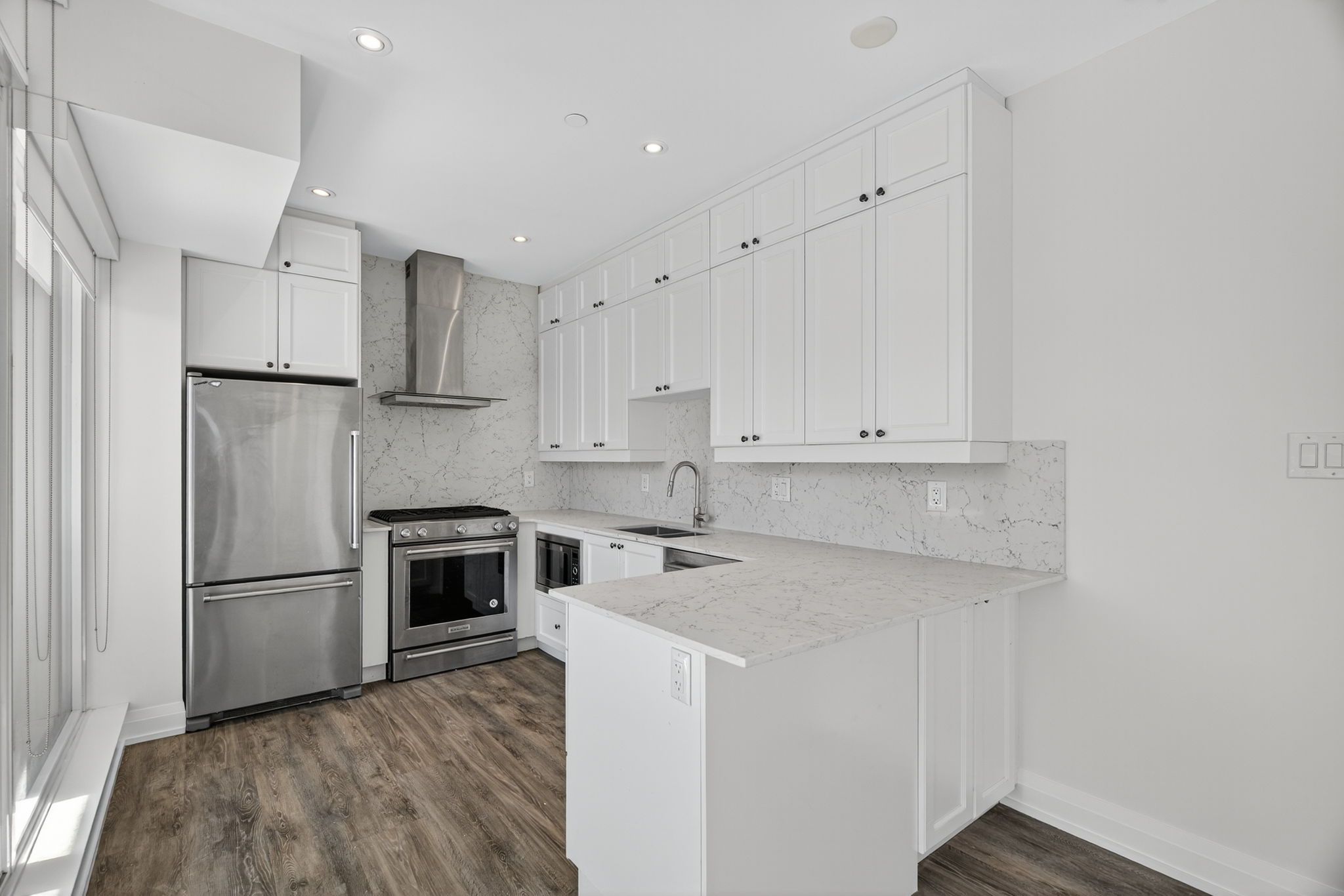 200 Woodbine Ave Unit 402 Toronto, ON M4L 3P2