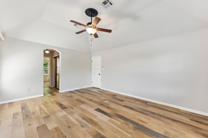 Inverness Dr-1304-031.jpg