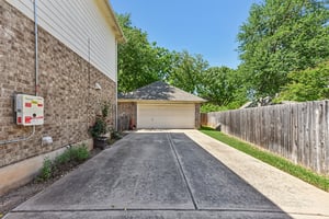 Inverness Dr-1304-040.jpg