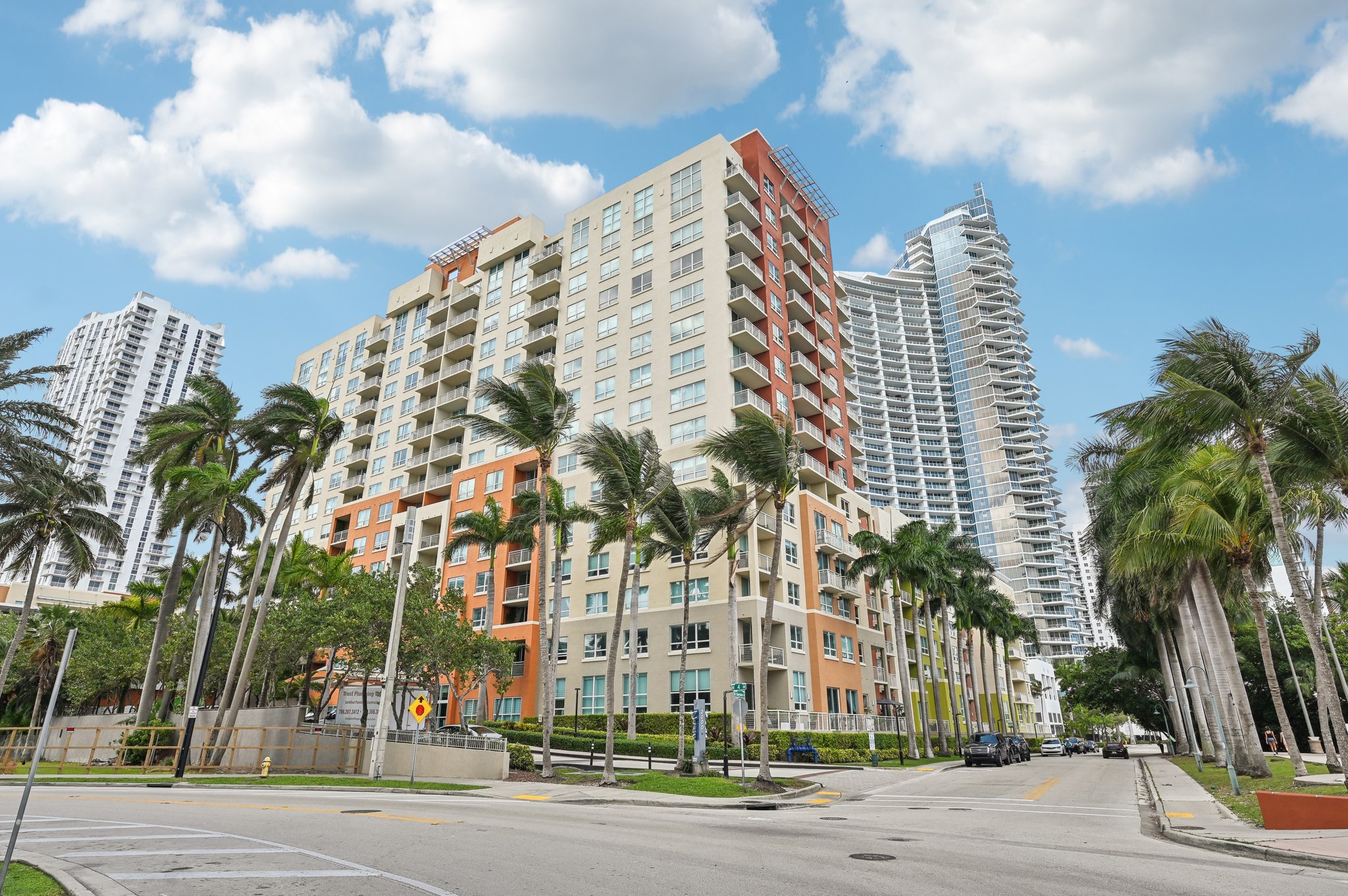 N Bayshore Dr 304-002.jpg