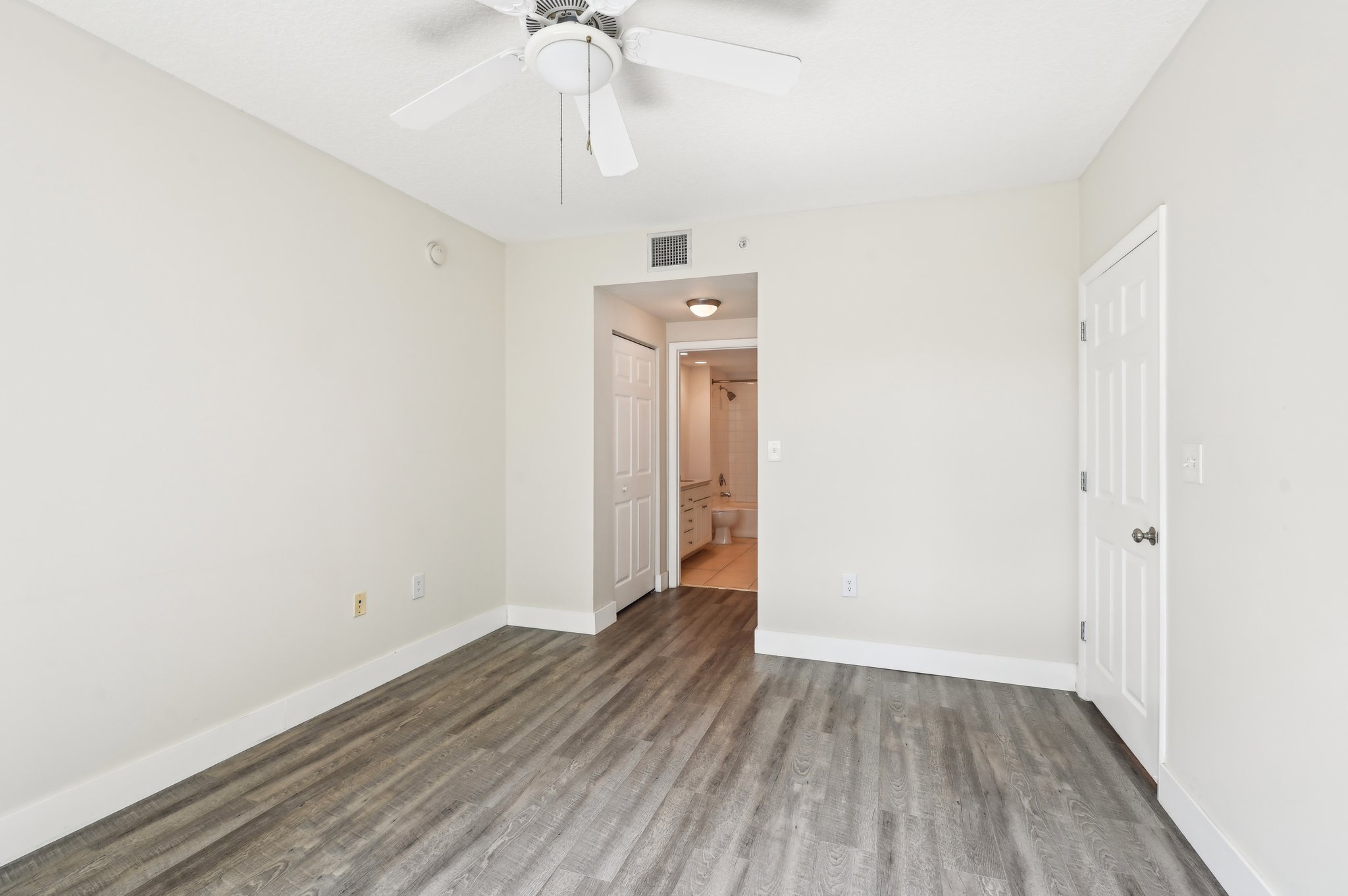 N Bayshore Dr 304-019.jpg