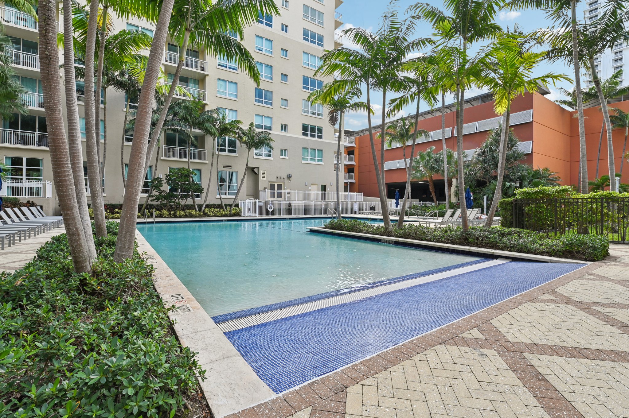 N Bayshore Dr 304-908.jpg