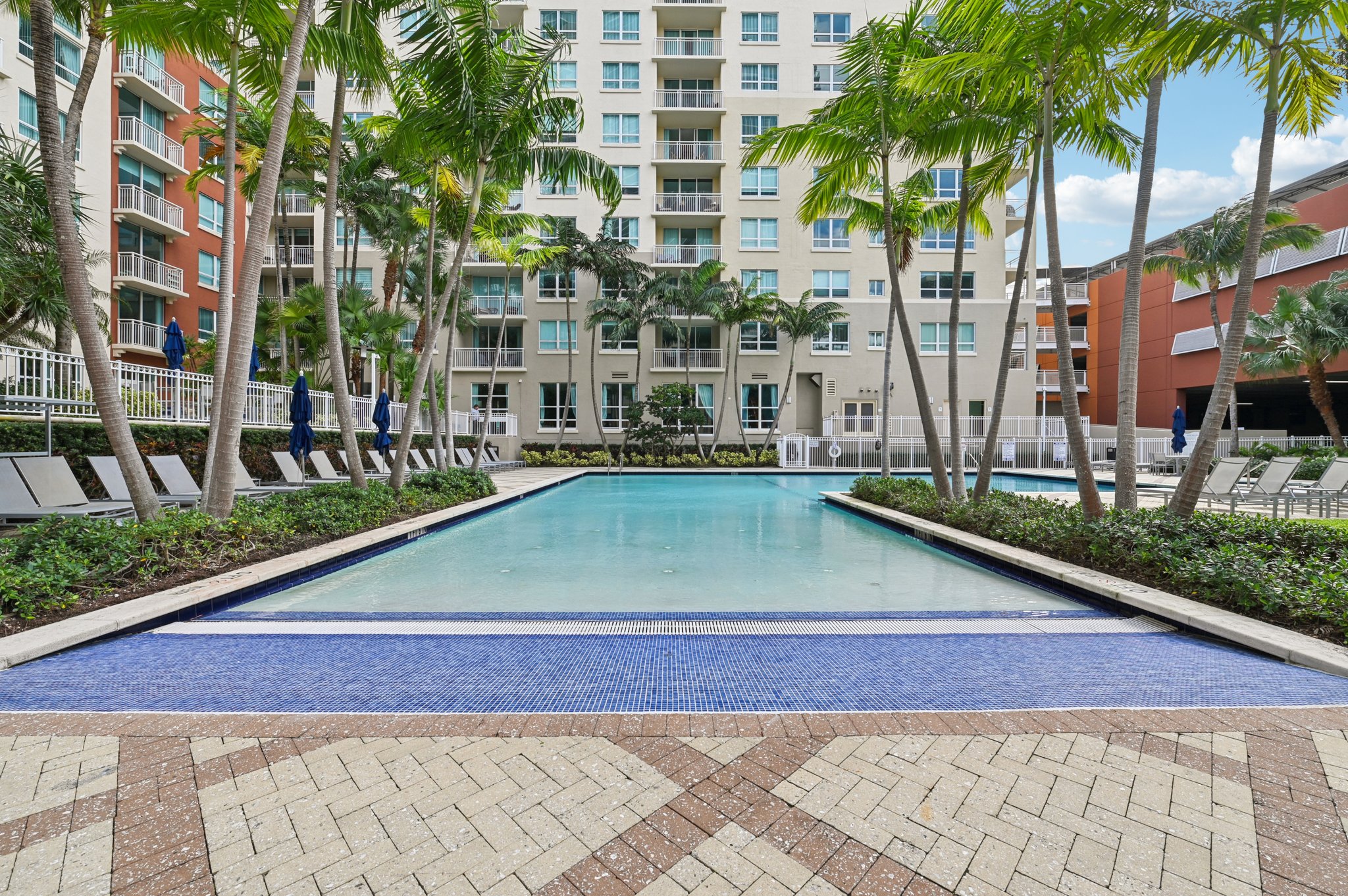 N Bayshore Dr 304-909.jpg
