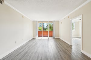 N Bayshore Dr 304-003.jpg