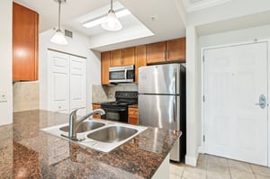 N Bayshore Dr 304-007.jpg