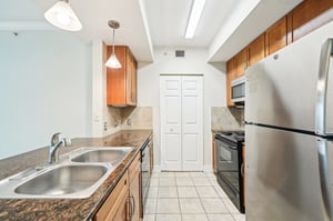 N Bayshore Dr 304-008.jpg