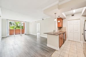 N Bayshore Dr 304-009.jpg