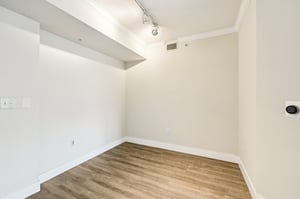 N Bayshore Dr 304-010.jpg