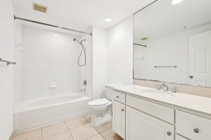 N Bayshore Dr 304-015.jpg