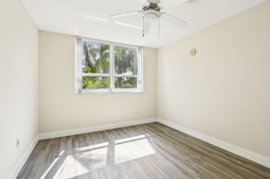 N Bayshore Dr 304-017.jpg