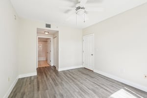 N Bayshore Dr 304-020.jpg