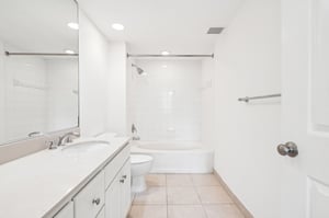 N Bayshore Dr 304-023.jpg
