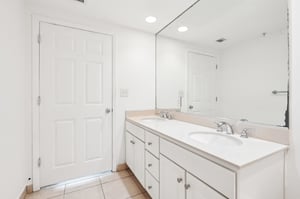 N Bayshore Dr 304-024.jpg
