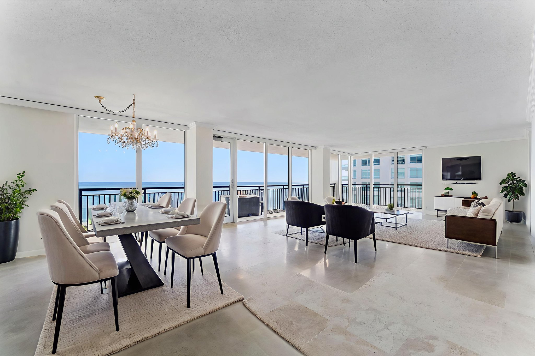 DSC05599 virtually staged.jpeg