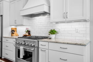 14-Kitchen Range