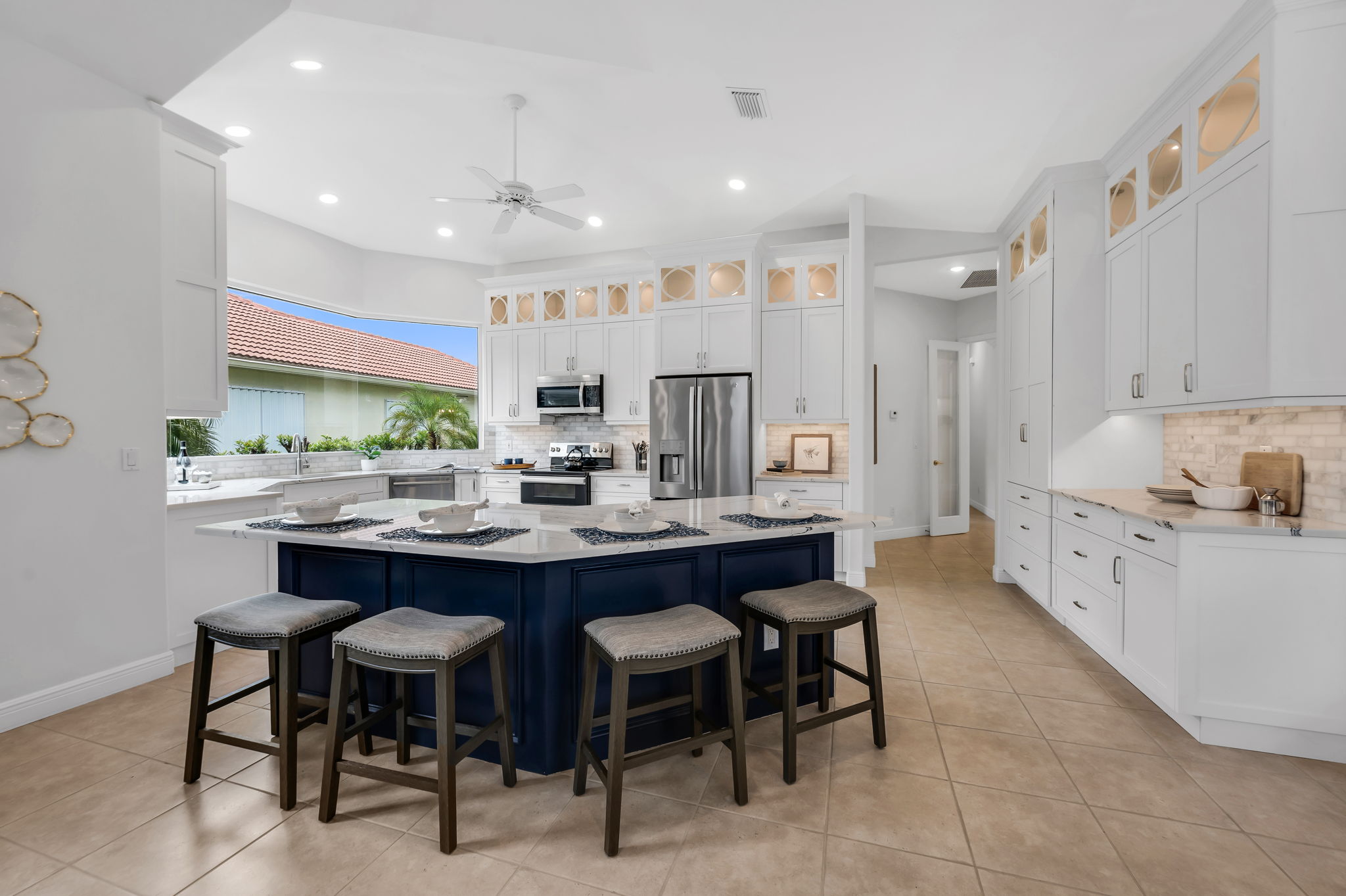 Breakfast Bar - Kitchen