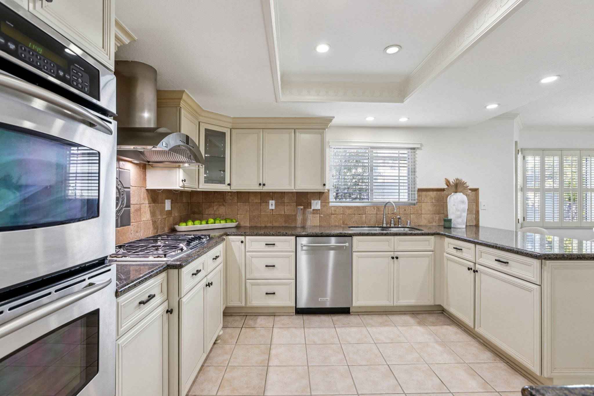 Bataan Rd-S1001-027.jpg