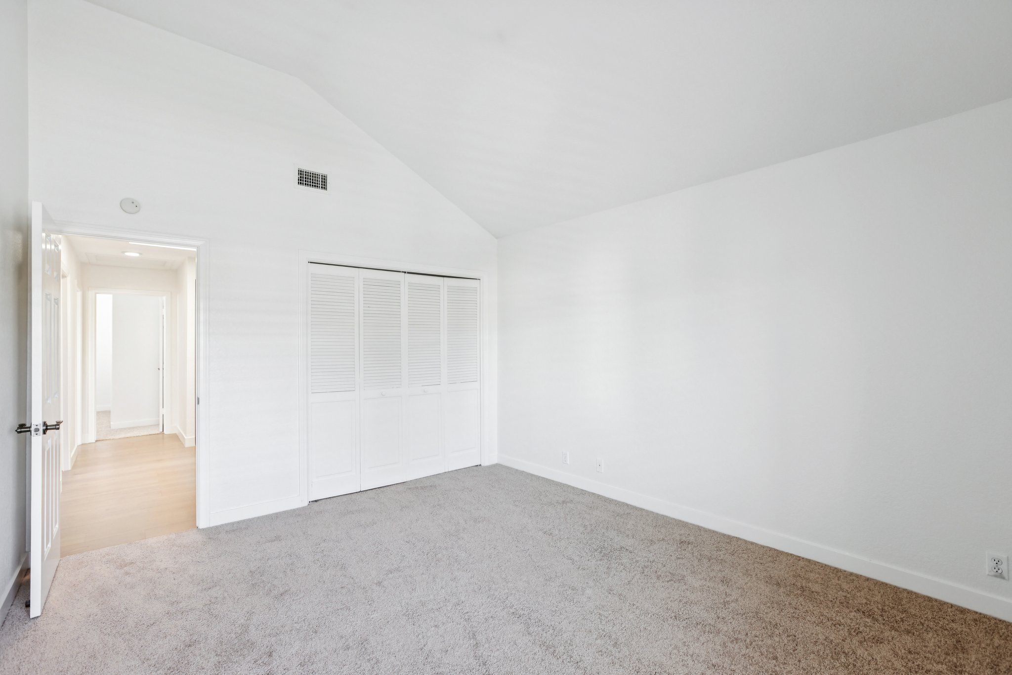 Bataan Rd-S1001-031.jpg