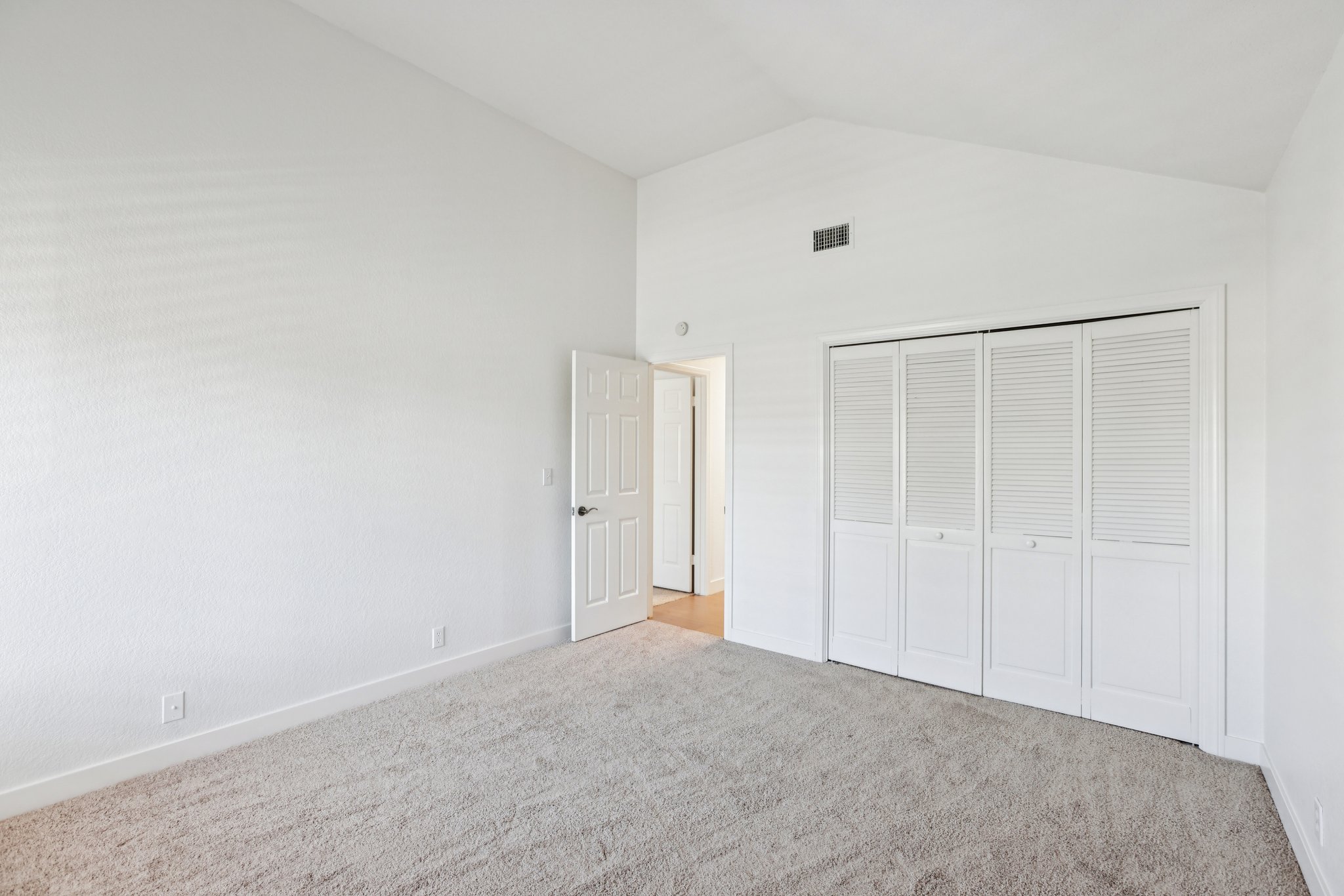 Bataan Rd-S1001-032.jpg