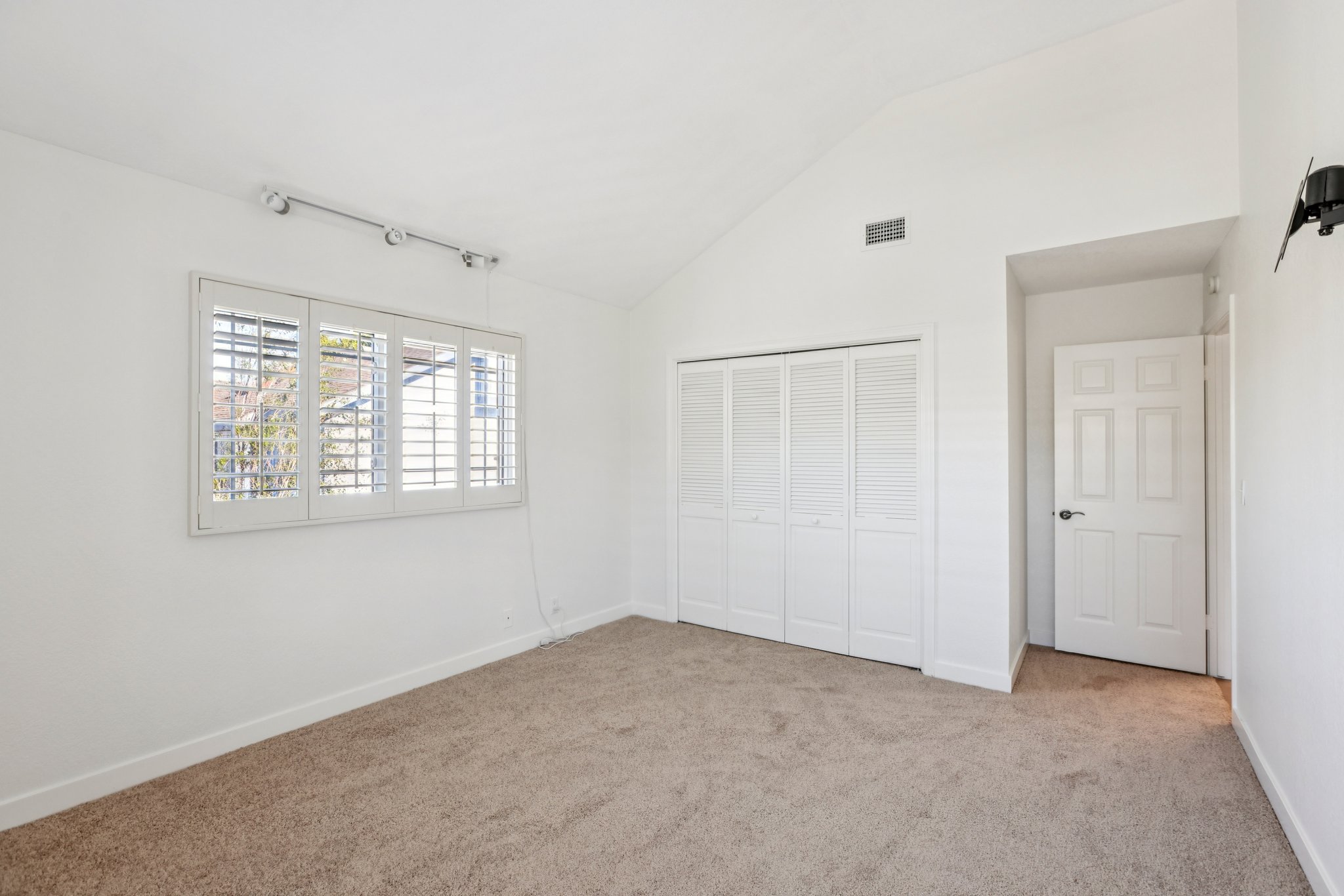 Bataan Rd-S1001-034.jpg