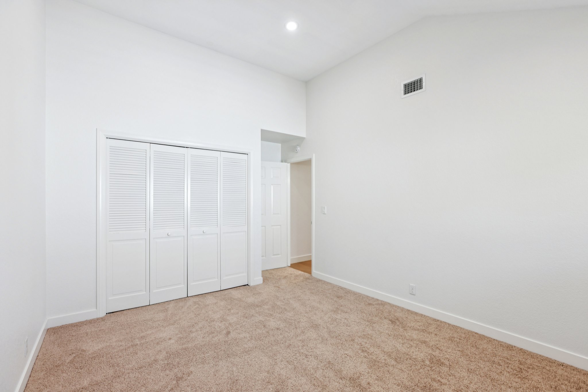 Bataan Rd-S1001-040.jpg