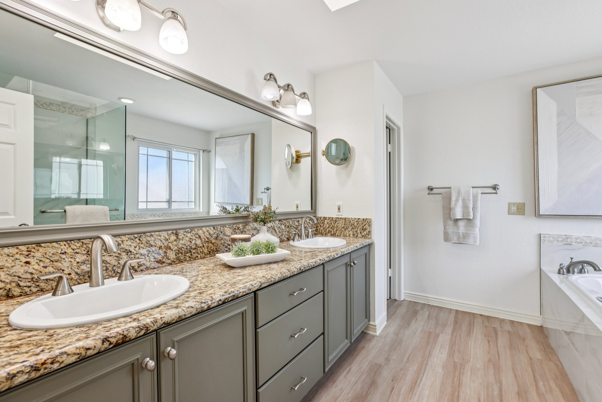 Bataan Rd-S1001-041.jpg