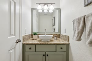 Bataan Rd-S1001-044.jpg