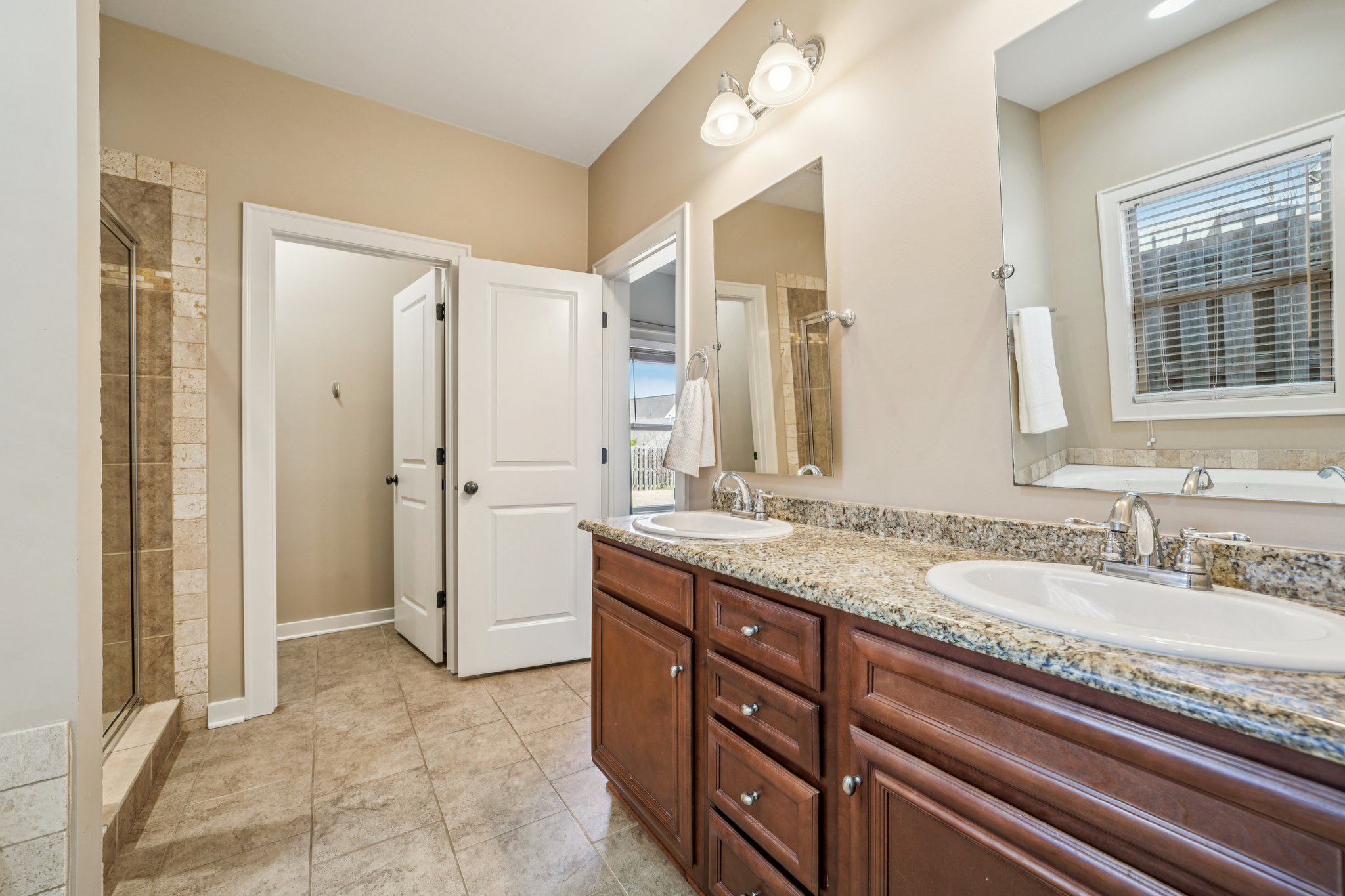 Regent Park Ln-S2103-035.jpg