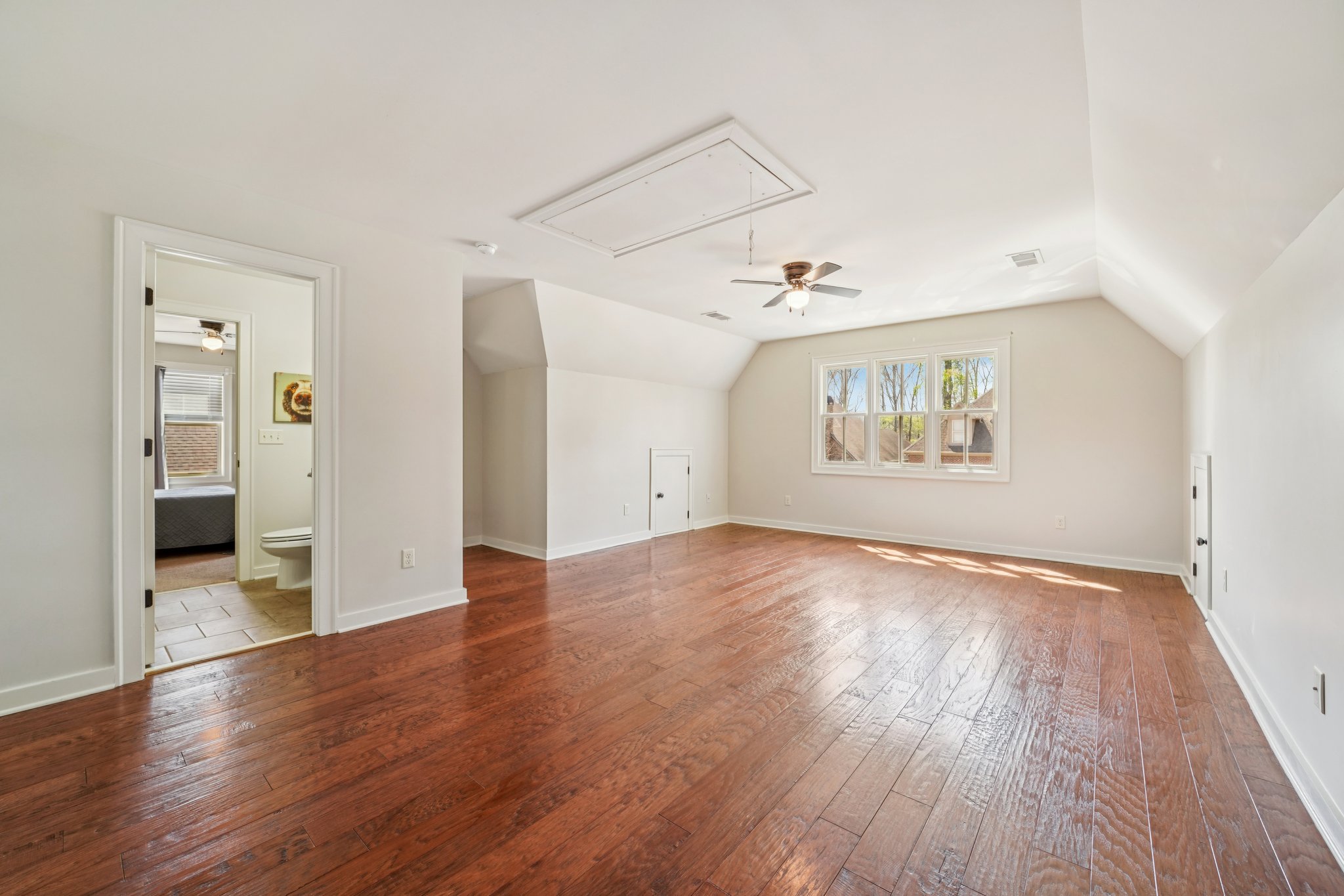 Regent Park Ln-S2103-042.jpg